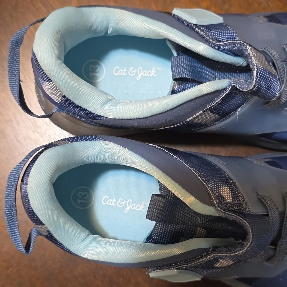 Cat & Jack Navy Camo Reese Light‎ Up Sneakers Size 13